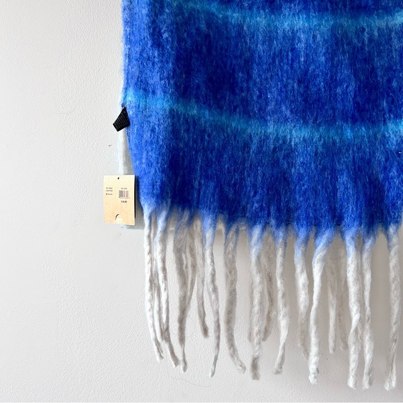 JUST COZY | Luxurious Bouclé Scarf - Picture 6 of 9